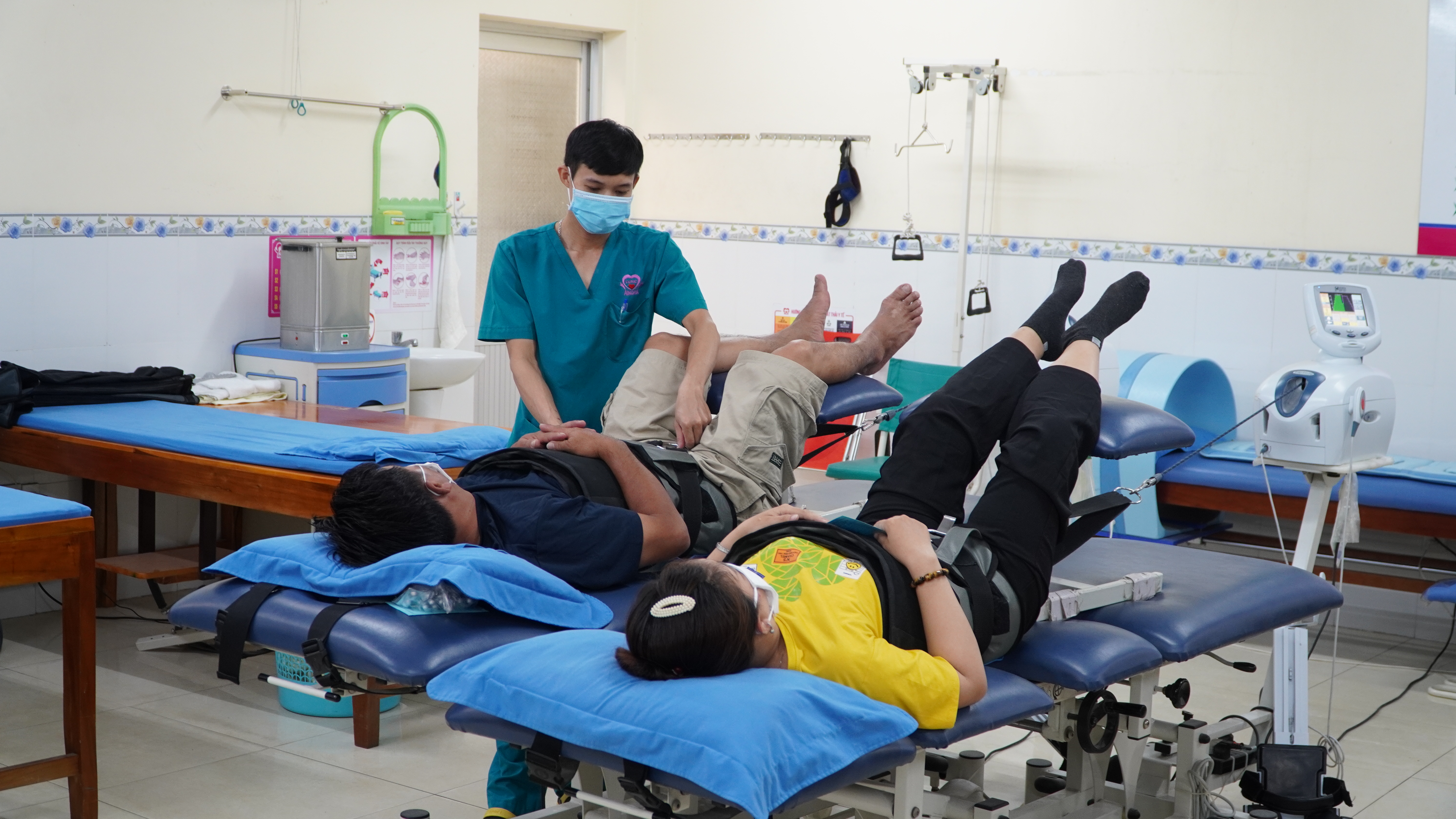 Kéo giãn cột sống bằng máy