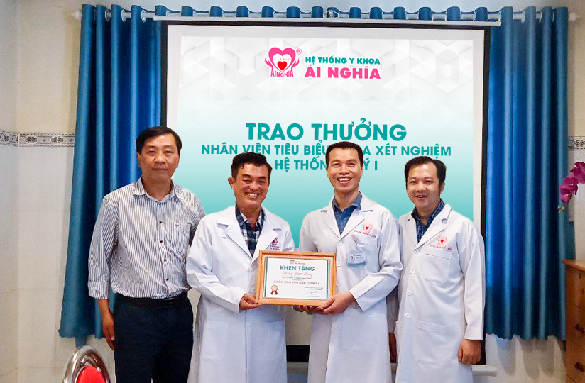 Trao thưởng Nhân viên tiêu biểu dành cho nhân viên xét nghiệm hệ thống quý 1 năm 2024