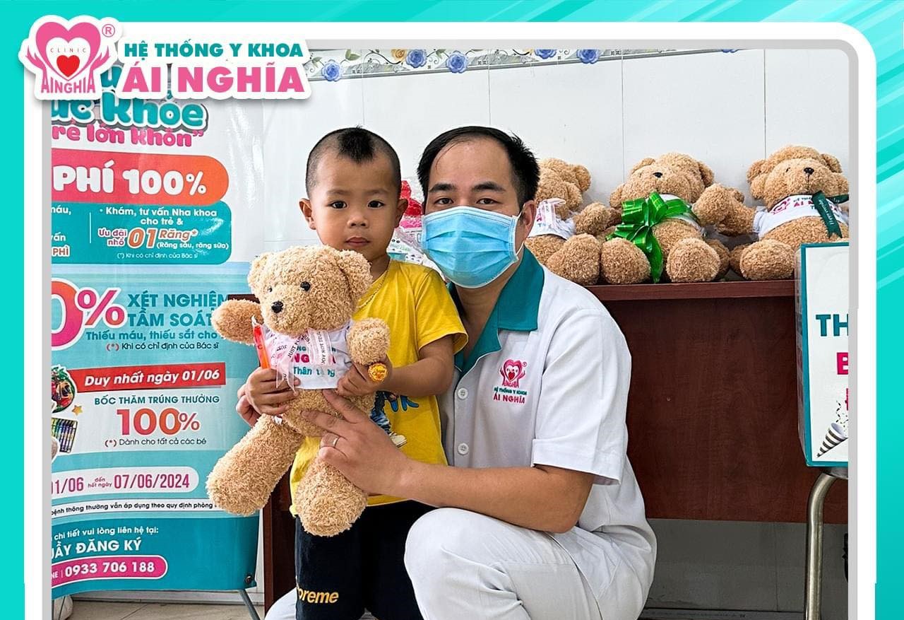 Những món quà trao đi - Những nụ cười nhận lại!