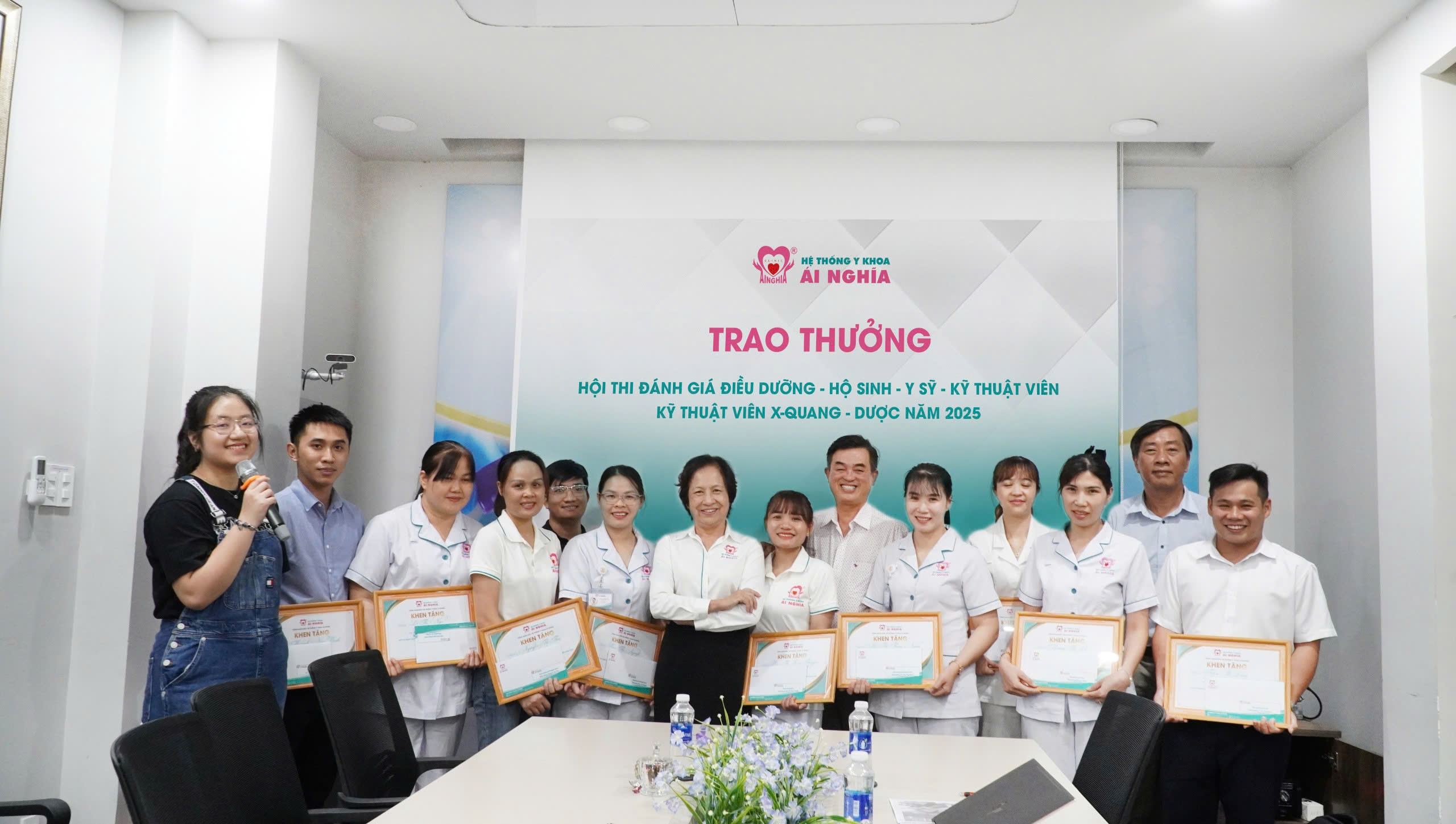 Trao thưởng Hội thi đánh giá Điều dưỡng - Hộ sinh - Kỹ thuật viên & Dược năm 2025
